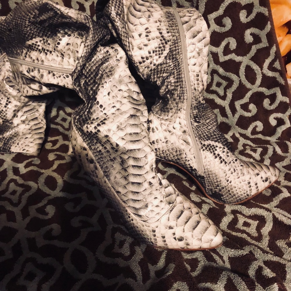 Women’s scrunchy thigh high boots by Xaya